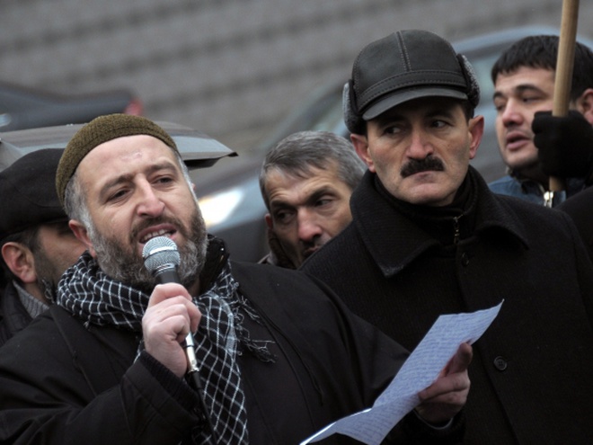 Протесты в Азербайджане   В Украине азербайджанцы также считают, что хиджаб в школах нужен   Несколько десятков представителей азербайджанской религиозной общины Киева провели акцию протеста у посольства Азербайджан